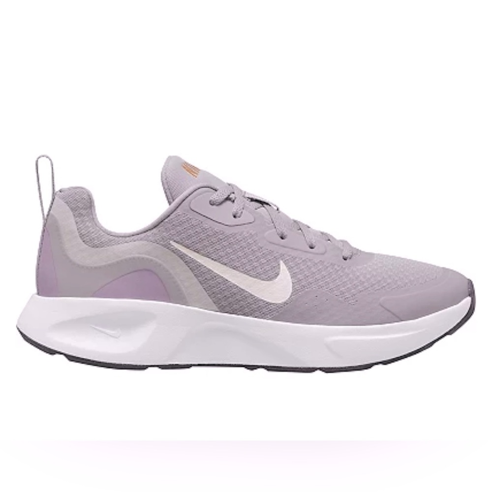 Nike women’s WEARALLDAY sneaks. Worn 5 times! Gently used, in box.